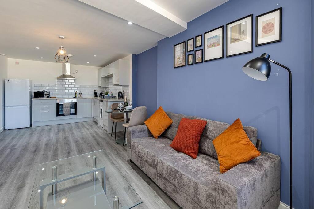 Entire 1 Bed Apt In The Centre Of Stockport Exterior photo