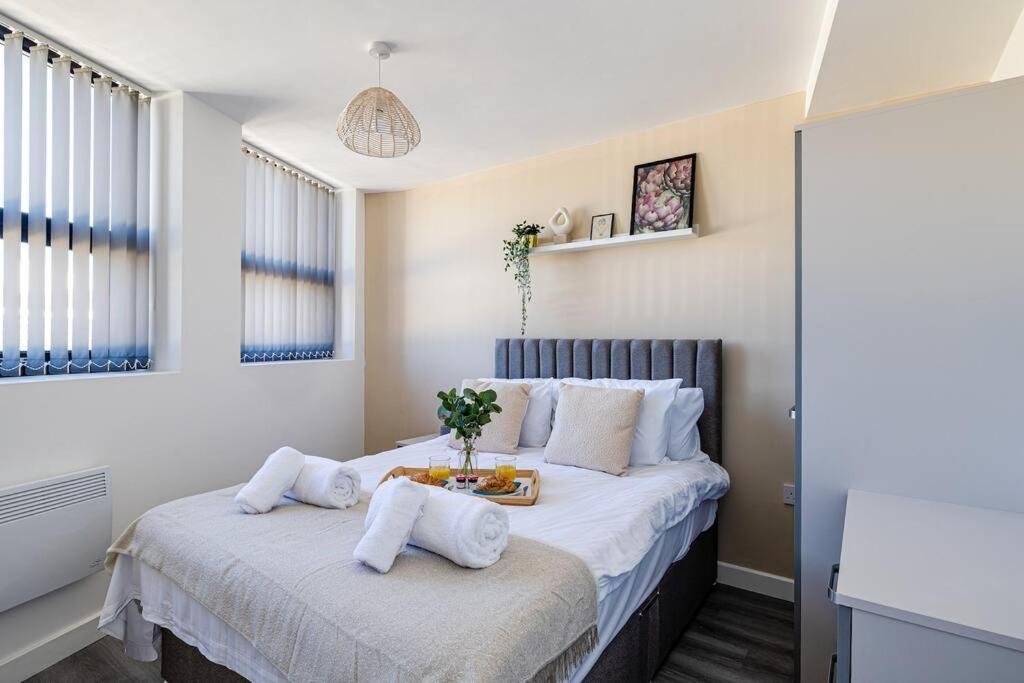 Entire 1 Bed Apt In The Centre Of Stockport Exterior photo